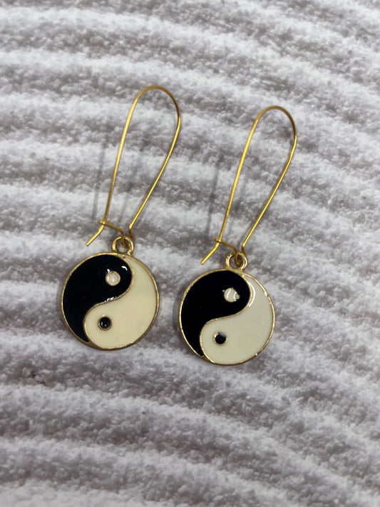 Vintage Style Cloisonné Chinese Enamel Ying Yang Earrings